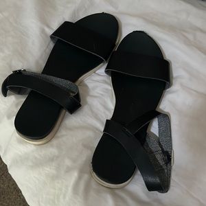 black sandals too big for me, barely worn